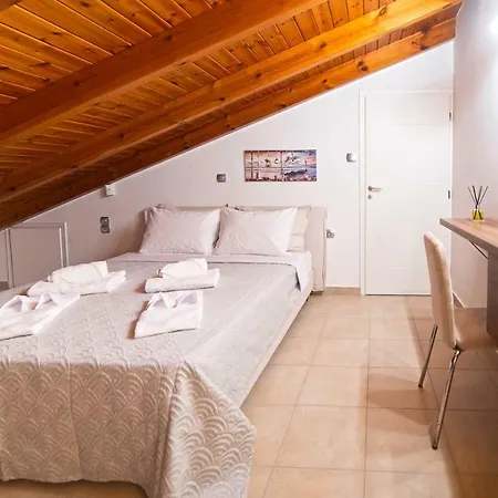 Corinthian Gulf Beachfront Lux Flat